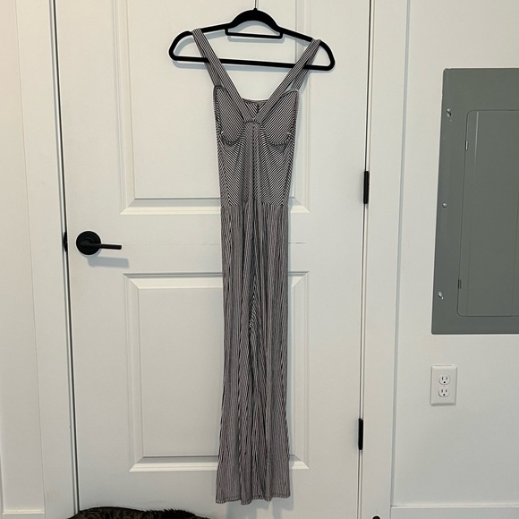 Black and white striped jumpsuit - Picture 2 of 6